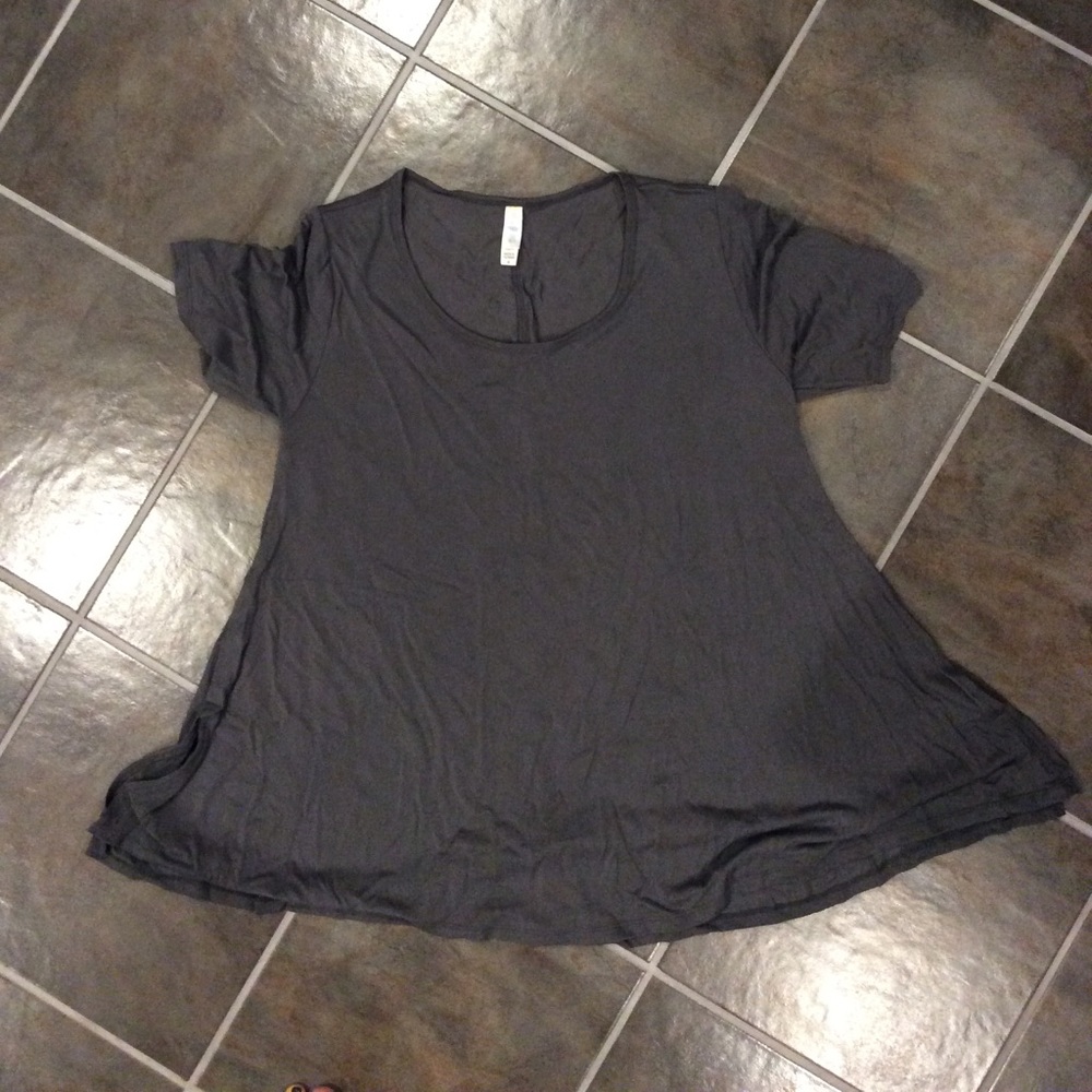 ❄️ LulaRoe Perfect tee